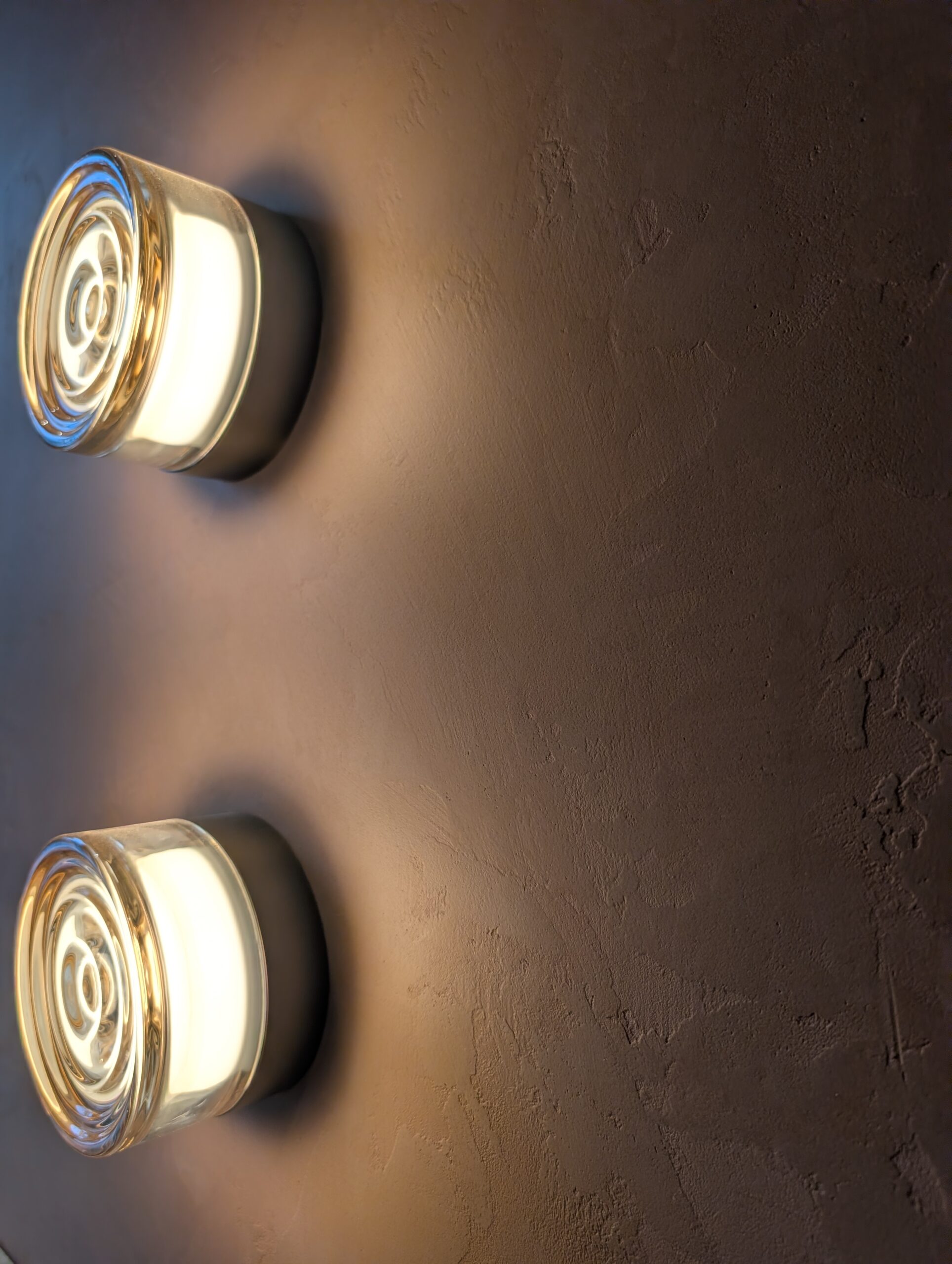 Image of lights and venetian plaster hand-trawled by Dune Artisan Finishes Co.